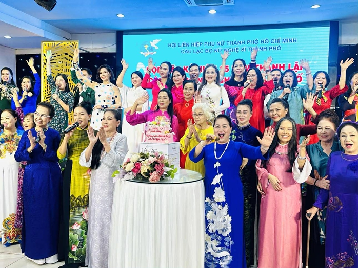 25 năm CLB Nữ nghệ sĩ TP HCM: Khi y&ecirc;u thương trở th&agrave;nh phương thức h&agrave;nh động - Ảnh 1.