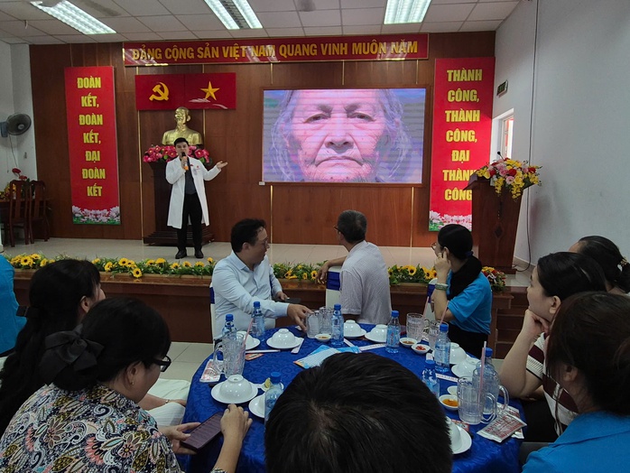 Ấm &aacute;p "Bữa cơm C&ocirc;ng đo&agrave;n" ở phường T&acirc;n Sơn H&ograve;a - Ảnh 1.