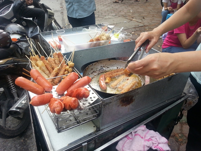 Ngộ độc thực phẩm tăng, siết bếp ăn tập thể v&agrave; h&agrave;ng qu&aacute;n - Ảnh 1.