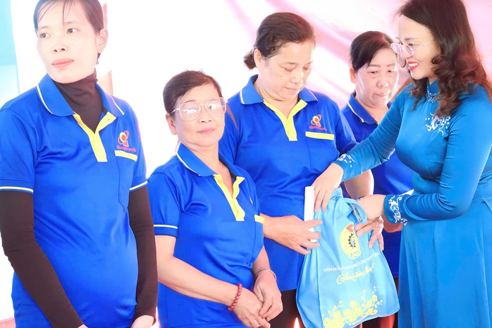 Nhiều hoạt động chăm lo trong Th&aacute;ng C&ocirc;ng nh&acirc;n tại Cần Thơ - Ảnh 3.