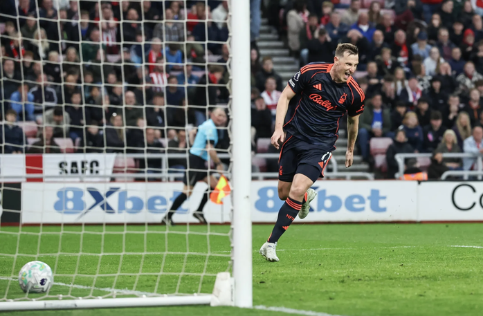 Forest thắng tưng bừng Sunderland, West Ham v&agrave; Tottenham &acirc;u lo v&eacute; trụ hạng - Ảnh 3.
