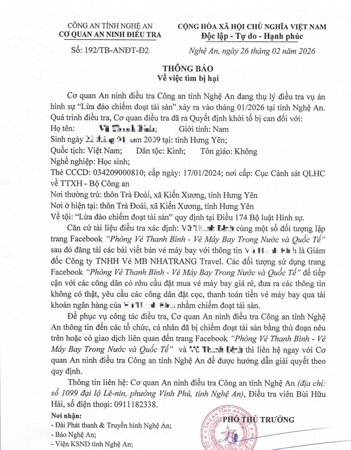 T&igrave;m bị hại trong vụ &aacute;n chiếm đoạt tiền th&ocirc;ng qua b&aacute;n v&eacute; m&aacute;y bay gi&aacute; rẻ - Ảnh 1.