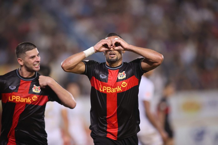 Ninh B&igrave;nh FC chạm tr&aacute;n H&agrave; Nội FC: Đại chiến v&igrave; tốp 3 - Ảnh 3.