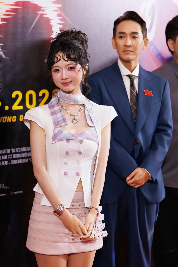 D&agrave;n sao lộng lẫy ủng hộ "Đại tiệc trăng m&aacute;u 8" - Ảnh 8.