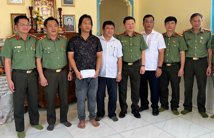 Bộ C&ocirc;ng an hỗ trợ gia đ&igrave;nh c&oacute; người hy sinh khi thực hiện nhiệm vụ - Ảnh 1.