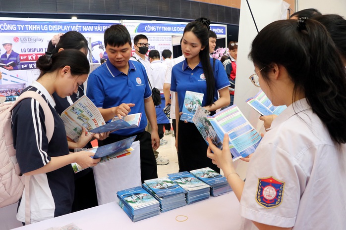 Tr&ecirc;n 35.000 việc l&agrave;m tại c&aacute;c khu c&ocirc;ng nghiệp ở Hải Ph&ograve;ng đang chờ người lao động - Ảnh 1.