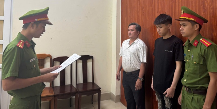 Nam thanh ni&ecirc;n T&ocirc;ng chốt C&ocirc;ng an v&agrave; kết quả test chất cấm tại Huế - Ảnh 1.