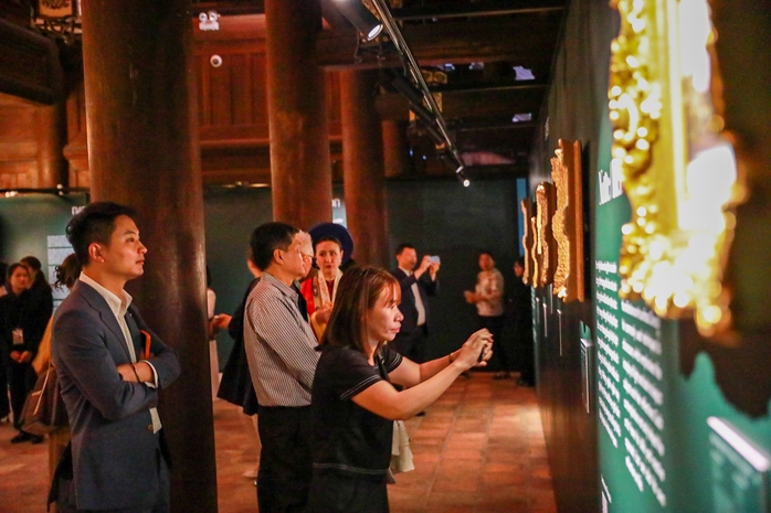 Chi&ecirc;m ngưỡng 20 t&aacute;c phẩm hội họa của vua H&agrave;m Nghi tại Văn Miếu - Quốc Tử Gi&aacute;m - Ảnh 2.