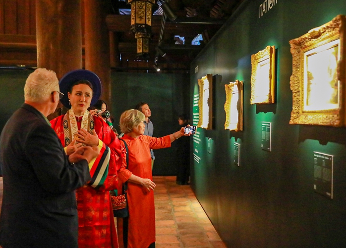 Chi&ecirc;m ngưỡng 20 t&aacute;c phẩm hội họa của vua H&agrave;m Nghi tại Văn Miếu - Quốc Tử Gi&aacute;m - Ảnh 4.