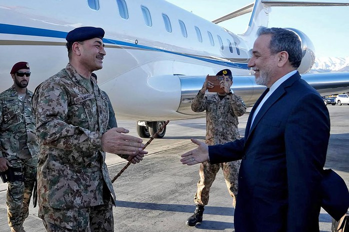 Chiến sự Trung Đ&ocirc;ng 24-4: Iran li&ecirc;n lạc với Islamabad, Israel "chờ đ&egrave;n xanh" để t&aacute;i tấn c&ocirc;ng Iran - Ảnh 1.