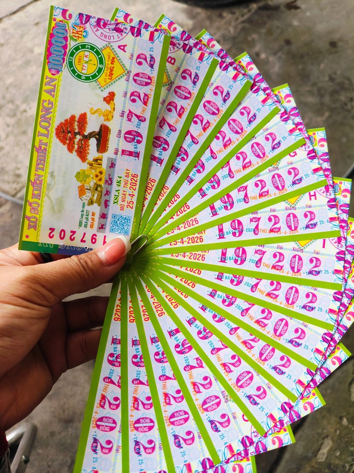 S&aacute;ng 25-4, lộ diện 14 v&eacute; xổ số miền Nam tr&uacute;ng độc đắc ở TPHCM - Ảnh 2.