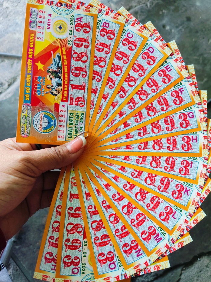 S&aacute;ng 25-4, lộ diện 14 v&eacute; xổ số miền Nam tr&uacute;ng độc đắc ở TPHCM - Ảnh 3.
