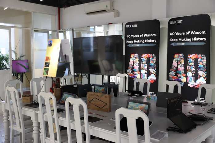 UEH ra mắt kh&ocirc;ng gian học tập đắm ch&igrave;m - Ảnh 2.