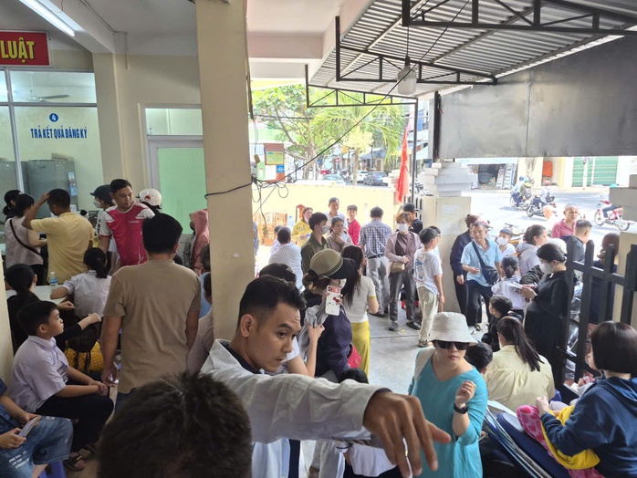 Quá tải làm căn cước cho học sinh - Ảnh 1.