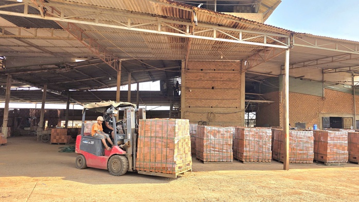 H&agrave;ng ng&agrave;n c&ocirc;ng nh&acirc;n l&ograve; gạch ở Đắk Lắk "về đ&acirc;u"? - Ảnh 1.