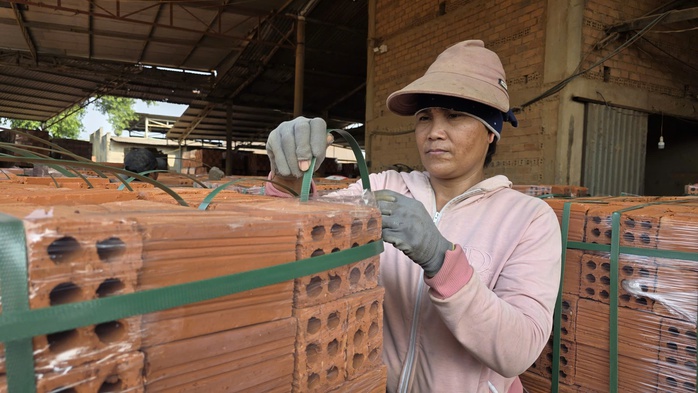 H&agrave;ng ng&agrave;n c&ocirc;ng nh&acirc;n l&ograve; gạch ở Đắk Lắk "về đ&acirc;u"? - Ảnh 3.