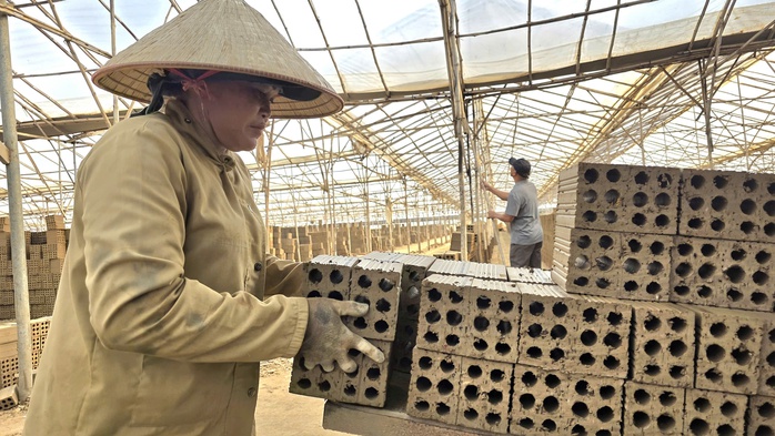 H&agrave;ng ng&agrave;n c&ocirc;ng nh&acirc;n l&ograve; gạch ở Đắk Lắk "về đ&acirc;u"? - Ảnh 5.