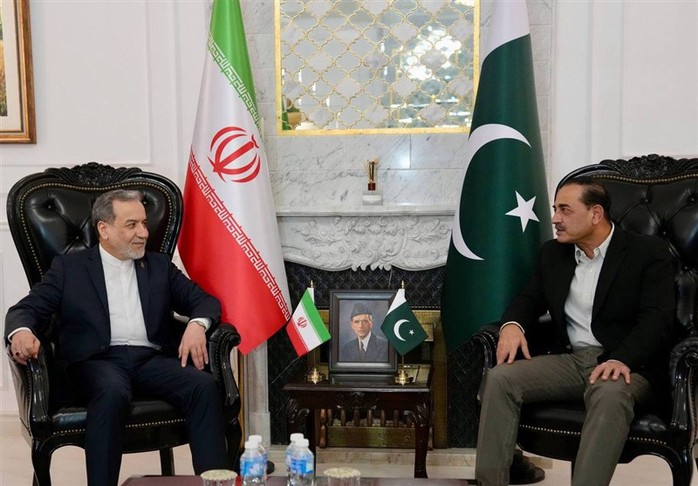 Bộ trưởng Ngoại giao Iran đến Pakistan t&igrave;m cửa h&ograve;a b&igrave;nh, b&aacute;c tin gặp ph&iacute;a Mỹ - Ảnh 2.