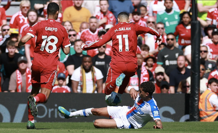 Liverpool hạ gục Crystal Palace, vươn l&ecirc;n Top 4 Ngoại hạng - Ảnh 2.