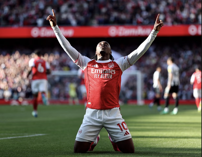 Thắng Newcastle nhọc nhằn, Arsenal tiếp tục nu&ocirc;i mộng v&ocirc; địch - Ảnh 1.