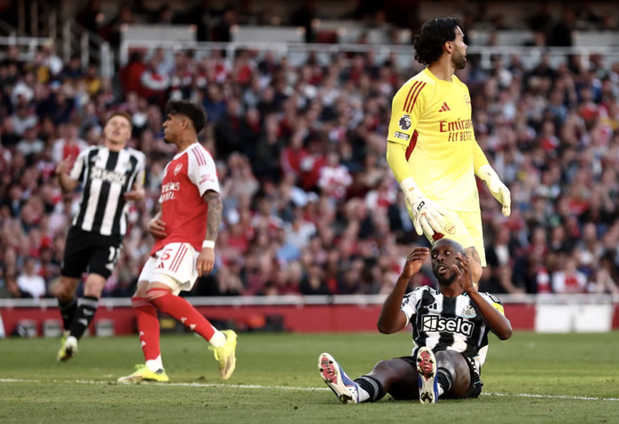 Thắng Newcastle nhọc nhằn, Arsenal tiếp tục nu&ocirc;i mộng v&ocirc; địch - Ảnh 4.