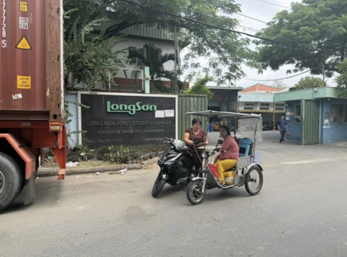 C&ocirc;ng an TPHCM bắt kẻ lừa đảo lấy v&eacute; số của người gi&agrave;, t&agrave;n tật  - Ảnh 2.