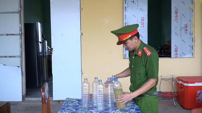 C&ocirc;ng an cảnh b&aacute;o về loại nước lạ, g&acirc;y k&iacute;ch th&iacute;ch vừa xuất hiện ở v&ugrave;ng bi&ecirc;n - Ảnh 1.