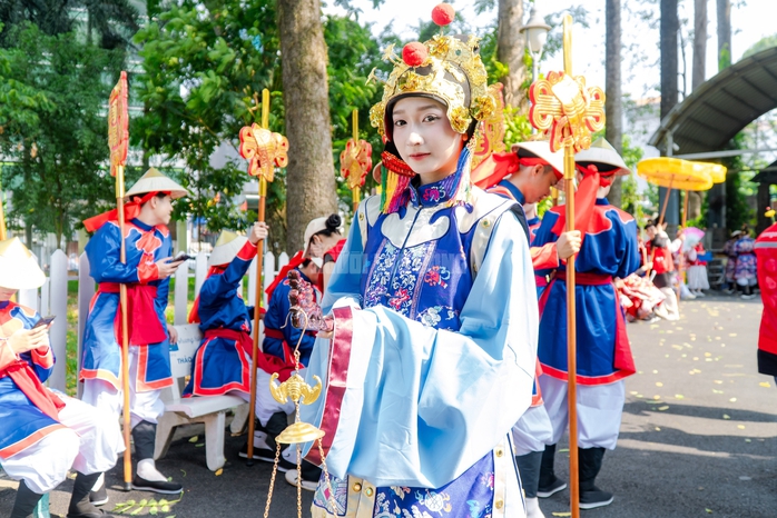 VIDEO: H&agrave;ng trăm người trẻ c&ugrave;ng mặc cổ phục Việt Nam diễu h&agrave;nh tại Thảo Cầm Vi&ecirc;n - Ảnh 16.