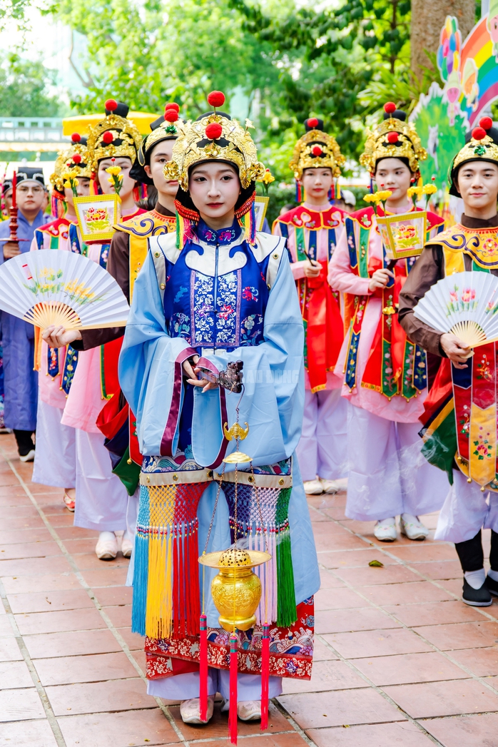 VIDEO: H&agrave;ng trăm người trẻ c&ugrave;ng mặc cổ phục Việt Nam diễu h&agrave;nh tại Thảo Cầm Vi&ecirc;n - Ảnh 18.