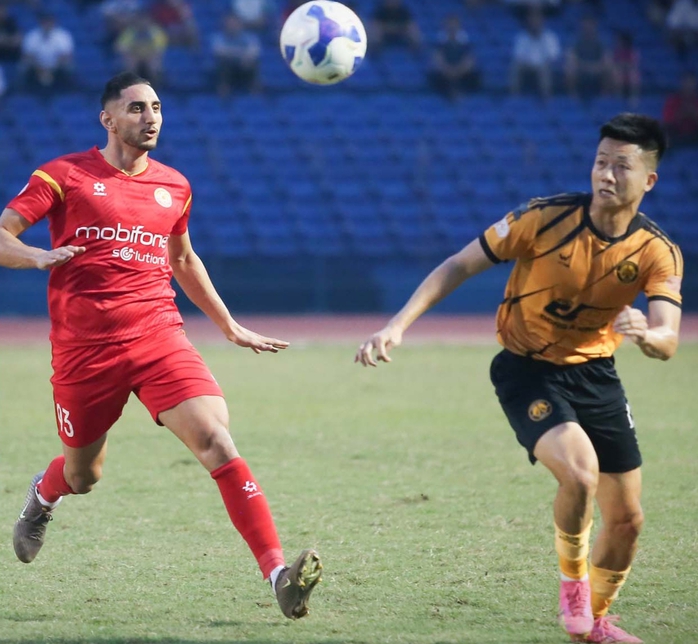 Tuyển thủ U23 lập c&ocirc;ng gi&uacute;p Thanh H&oacute;a tiến gần suất trụ hạng - Ảnh 2.