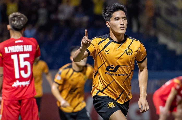 Tuyển thủ U23 lập c&ocirc;ng gi&uacute;p Thanh H&oacute;a tiến gần suất trụ hạng - Ảnh 3.