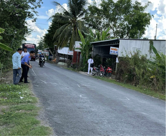 Vụ nữ sinh tử vong ở Vĩnh Long: Từ tai nạn giao th&ocirc;ng đến h&agrave;ng loạt c&aacute;n bộ bị khởi tố - Ảnh 2.