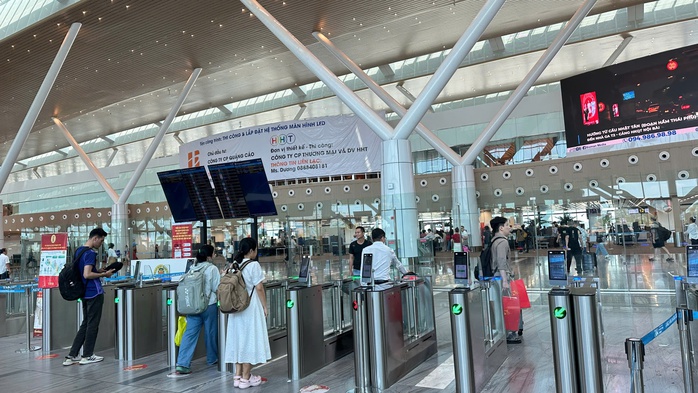 Kỳ nghỉ Giỗ Tổ 2026 , s&acirc;n bay T&acirc;n Sơn Nhất th&ocirc;ng b&aacute;o quan trọng về lượng kh&aacute;ch v&agrave; chuyến bay - Ảnh 2.