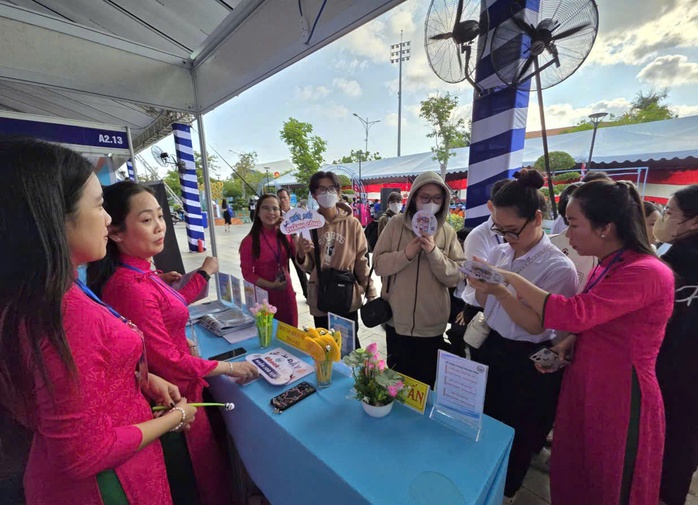 Hơn 13.000 người ở C&agrave; Mau được tiếp cận cơ hội việc l&agrave;m ổn định - Ảnh 1.