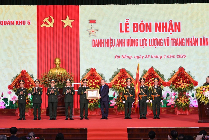 T&ocirc; L&acirc;m trao danh hiệu Anh h&ugrave;ng LLVT nh&acirc;n d&acirc;n cho Qu&acirc;n khu 5 năm 2026 - Ảnh 4.
