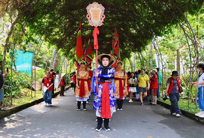 Lần đầu ti&ecirc;n Thảo Cầm Vi&ecirc;n t&aacute;i hiện huyền sử trong lễ diễu h&agrave;nh Quốc Tổ - Ảnh 5.