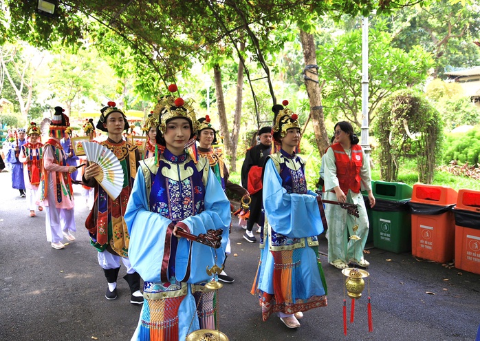 Lần đầu ti&ecirc;n Thảo Cầm Vi&ecirc;n t&aacute;i hiện huyền sử trong lễ diễu h&agrave;nh Quốc Tổ - Ảnh 4.