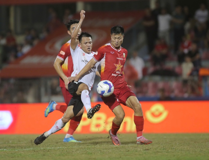 Tiền đạo Việt kiều Anh giúp CLB Công an TP HCM ngắt chuỗi thất bại - Ảnh 1.