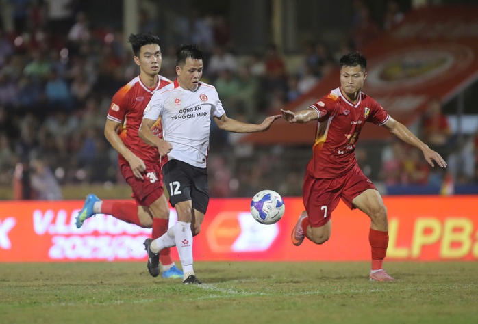 Tiền đạo Việt kiều Anh giúp CLB Công an TP HCM ngắt chuỗi thất bại - Ảnh 2.