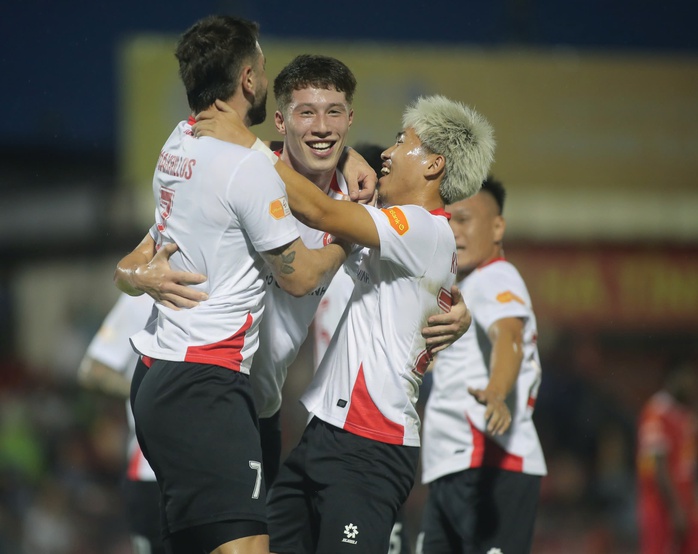 Tiền đạo Việt kiều Anh giúp CLB Công an TP HCM ngắt chuỗi thất bại - Ảnh 4.