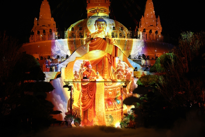 Lễ hội ánh sáng 3D mapping cầu nguyện hòa bình tại Bảo tháp Mandala Tây Thiên - Ảnh 2.