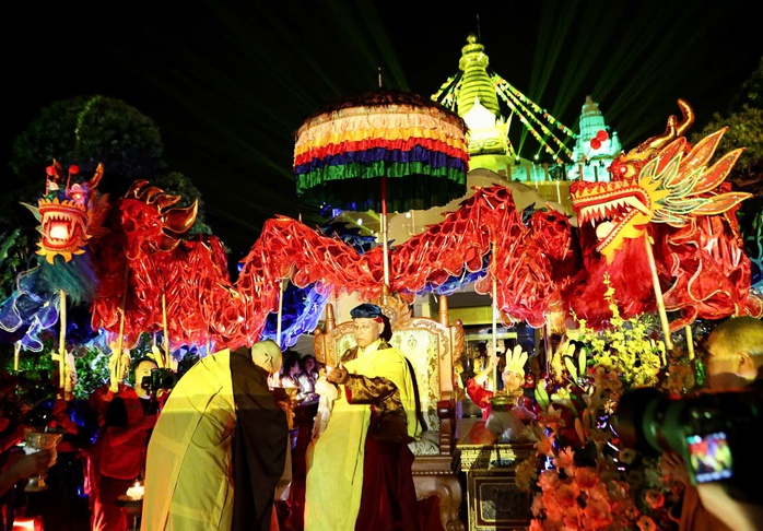Lễ hội ánh sáng 3D mapping cầu nguyện hòa bình tại Bảo tháp Mandala Tây Thiên - Ảnh 3.