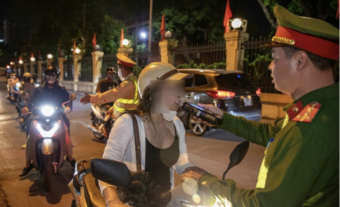CSGT xử l&yacute; hơn 2 . 000 Trường hợp vi phạm nồng độ cồn trong 1 ng&agrave;y - Ảnh 1.