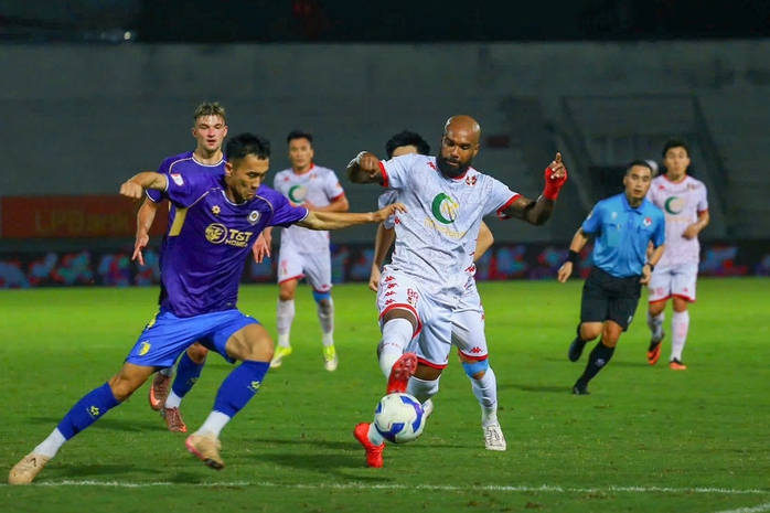 "Ngoại binh" Hải Ph&ograve;ng FC: Từ bỡ ngỡ đến t&igrave;nh y&ecirc;u với b&oacute;ng đ&aacute; Việt Nam - Ảnh 4.