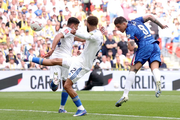 CĐV Man Utd nổi giận v&igrave; t&igrave;nh huống trong trận đấu của Chelsea - Ảnh 3.