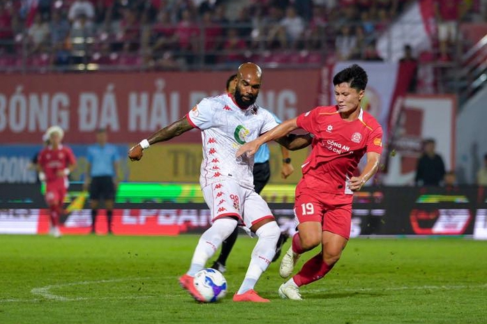 "Ngoại binh" Hải Ph&ograve;ng FC: Từ bỡ ngỡ đến t&igrave;nh y&ecirc;u với b&oacute;ng đ&aacute; Việt Nam - Ảnh 3.