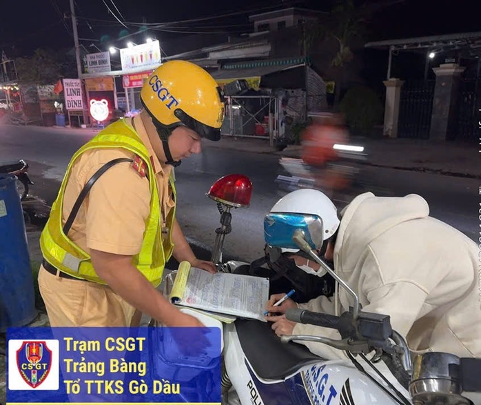 CSGT T&acirc;y Ninh ứng trực 100%, xử l&yacute; nghi&ecirc;m vi phạm dịp lễ - Ảnh 2.