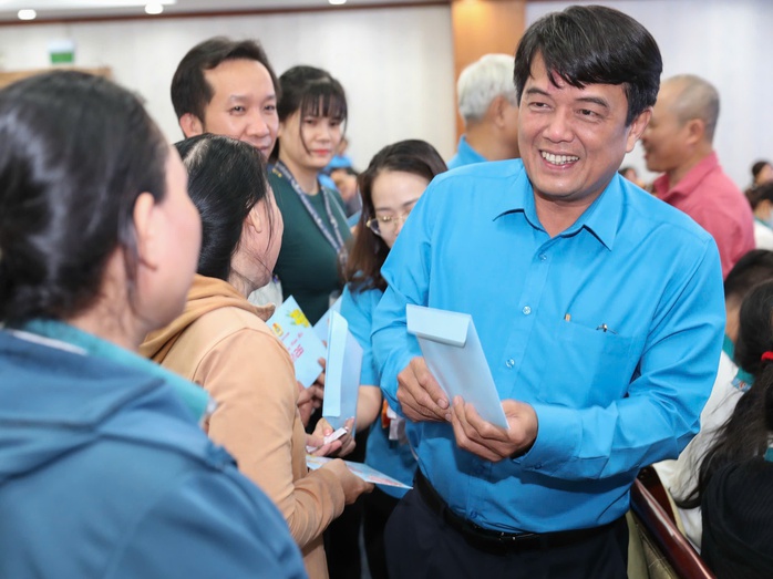 Kh&ocirc;ng để ai bị bỏ lại ph&iacute;a sau - Ảnh 1.