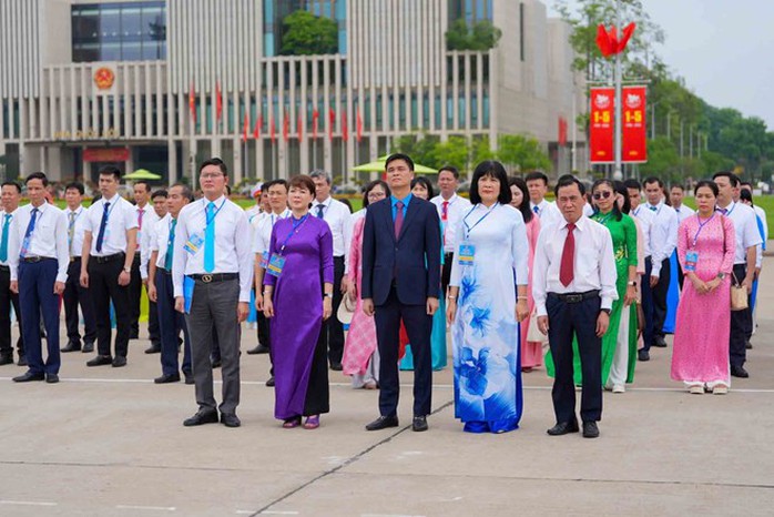 Đo&agrave;n đại biểu chủ tịch c&ocirc;ng đo&agrave;n cơ sở xuất sắc ti&ecirc;u biểu b&aacute;o c&ocirc;ng d&acirc;ng B&aacute;c - Ảnh 1.