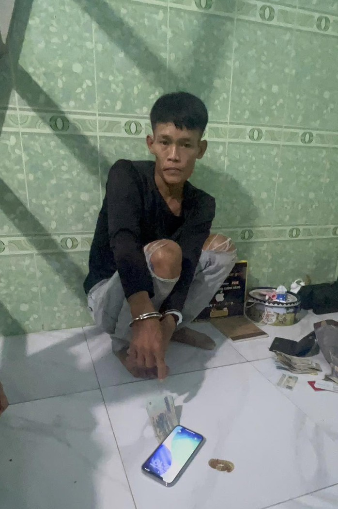 "C&uacute; đấm th&eacute;p" của C&ocirc;ng an TPHCM khiến tội phạm khiếp sợ - Ảnh 4.